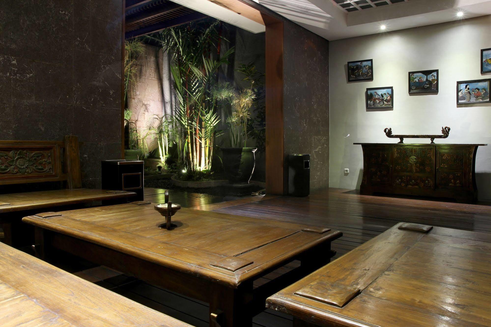 Cozy Boutique Guest House Malang Exteriör bild