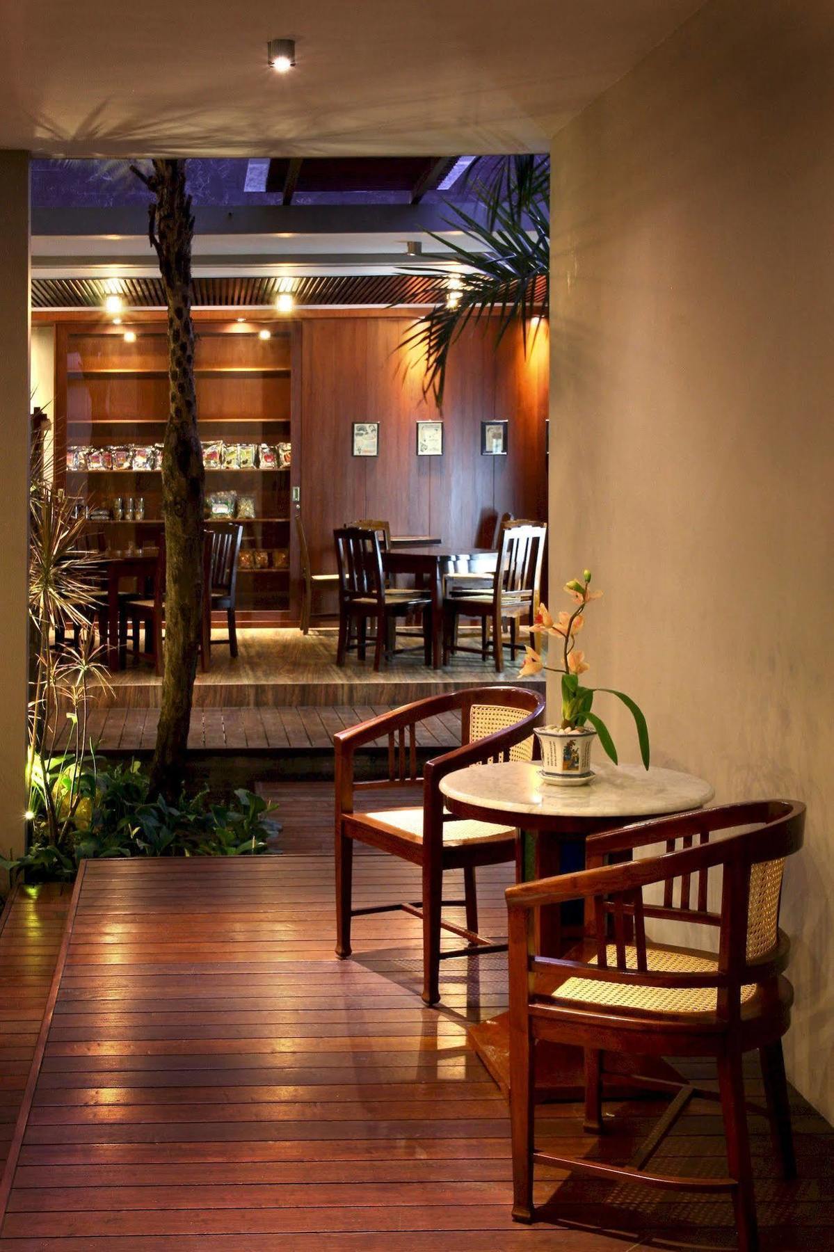 Cozy Boutique Guest House Malang Exteriör bild
