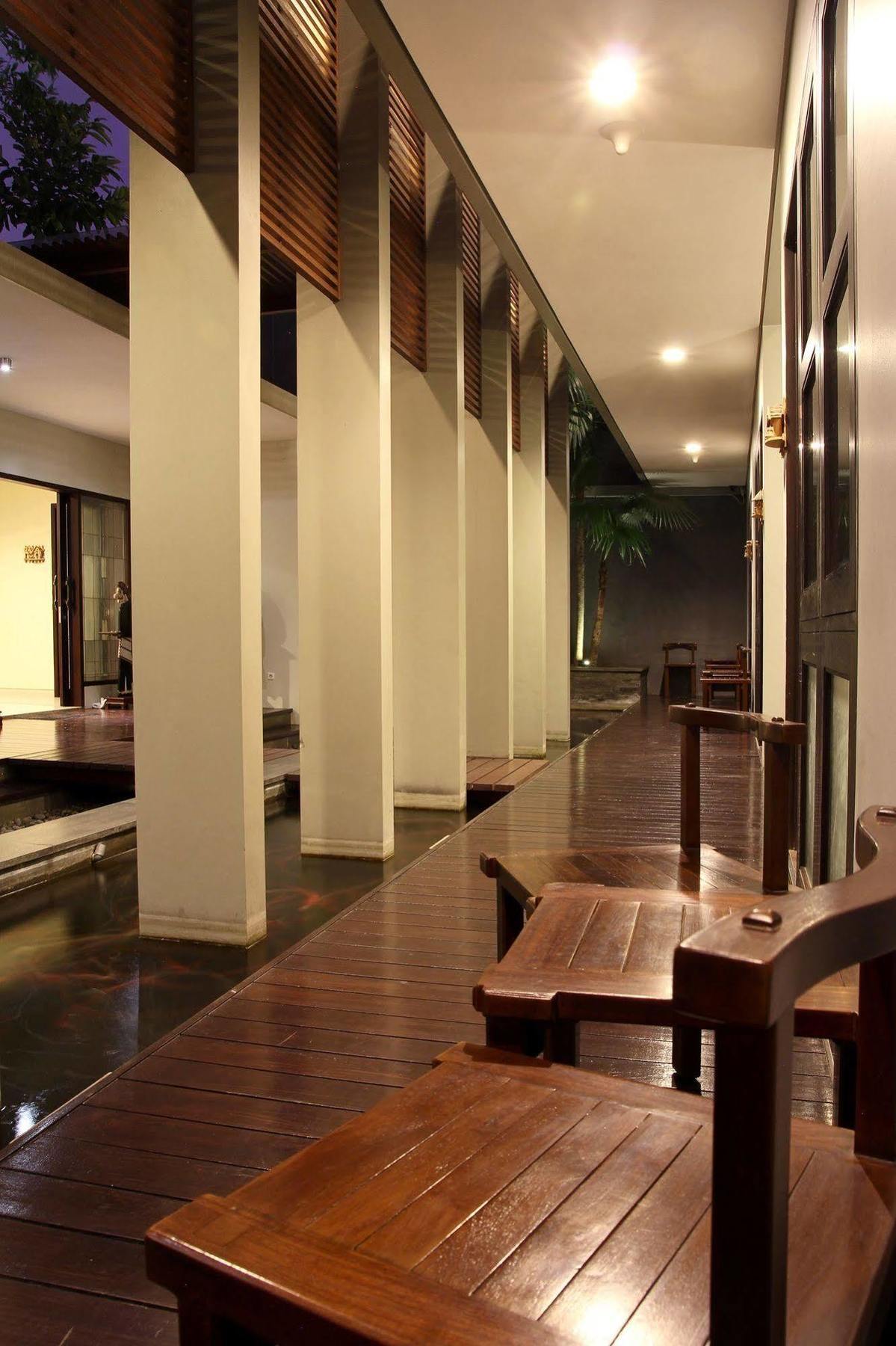 Cozy Boutique Guest House Malang Exteriör bild