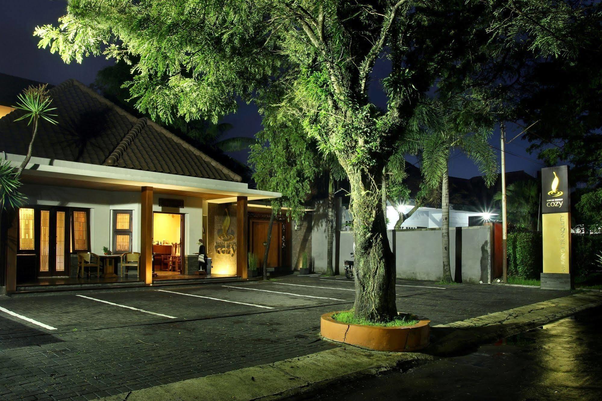 Cozy Boutique Guest House Malang Exteriör bild